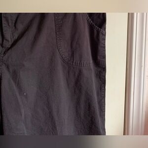 Black cargo capris sz 24W